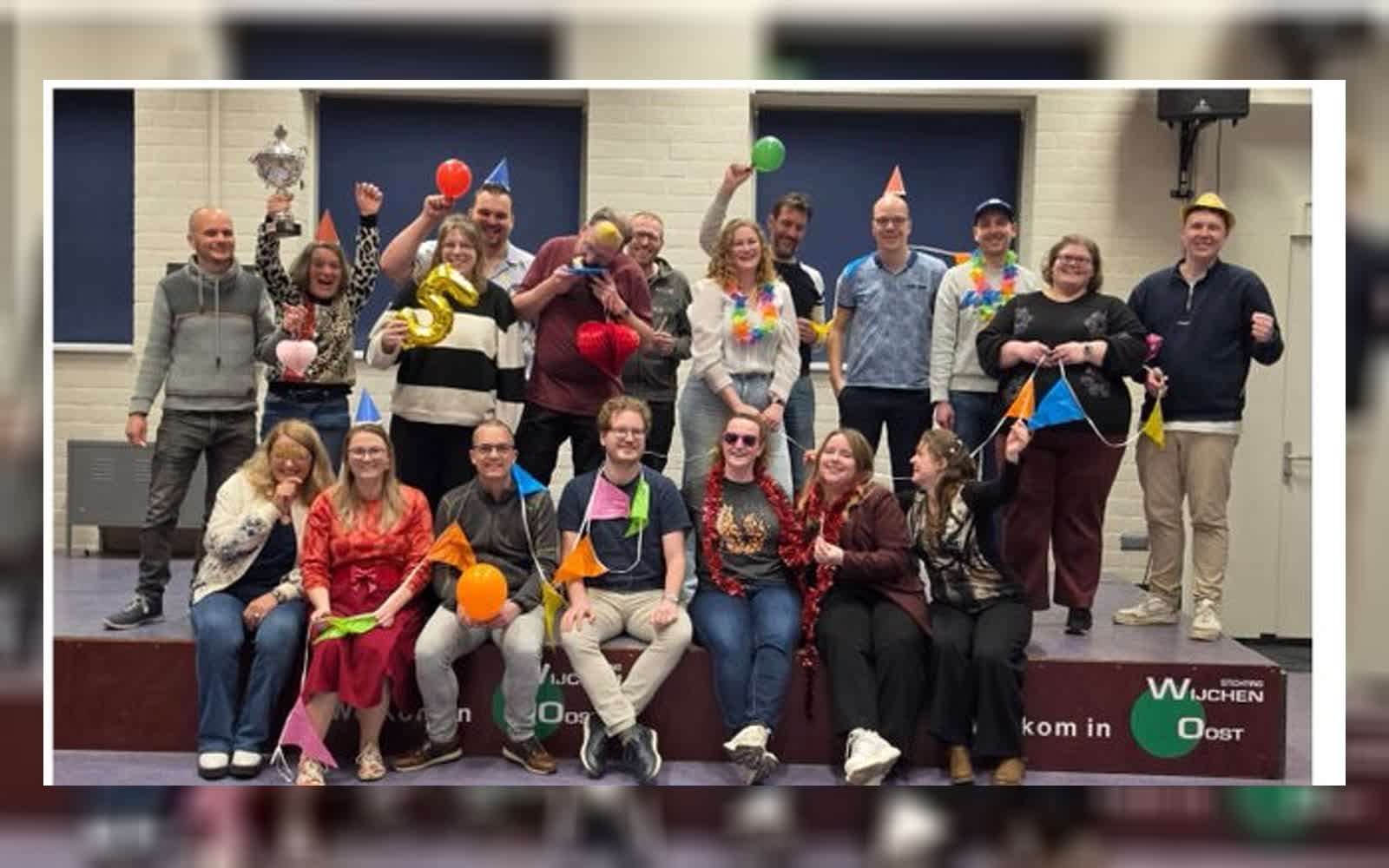 Groepsfoto na de dorpsquiz met Let's Meet Wijchen